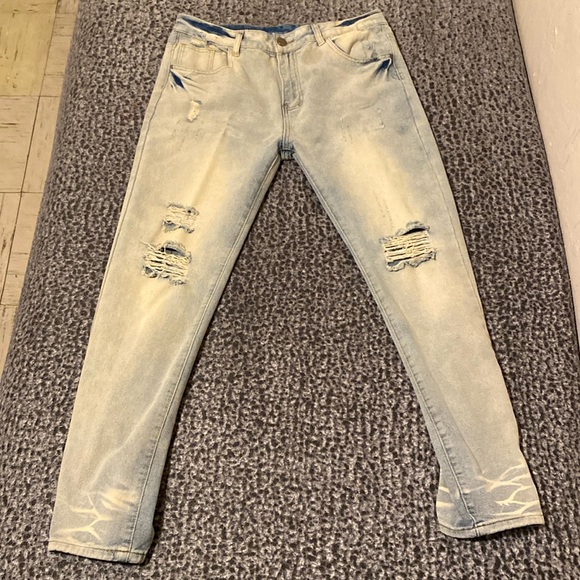 Men Ripped Jeans - Picture 1 of 3